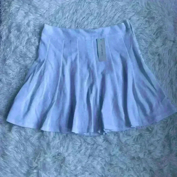 Francesca's Collections Dresses & Skirts - Francesca’s White Pleated Skirt.  Size medium. Never worn. New with tags.